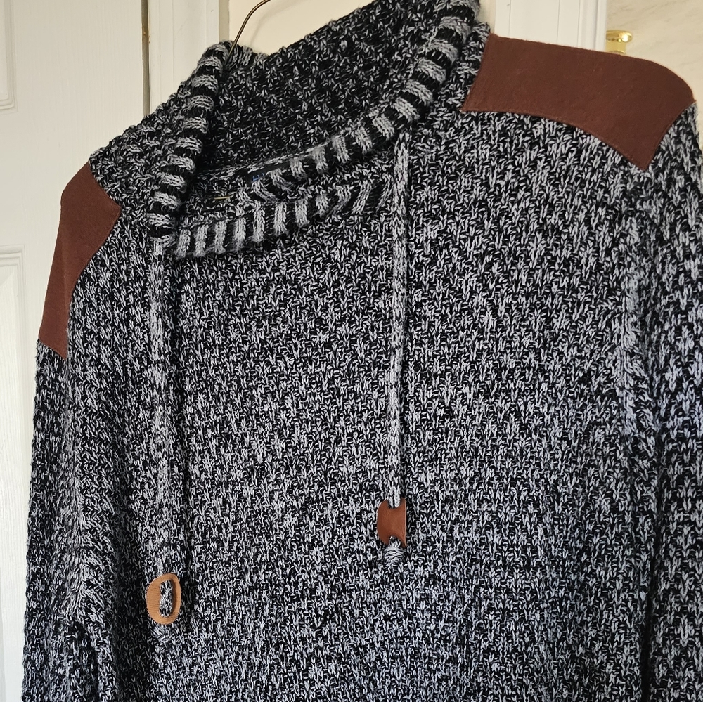 Slope mens long sleeve sweater. Its a size Large. In Great condition.